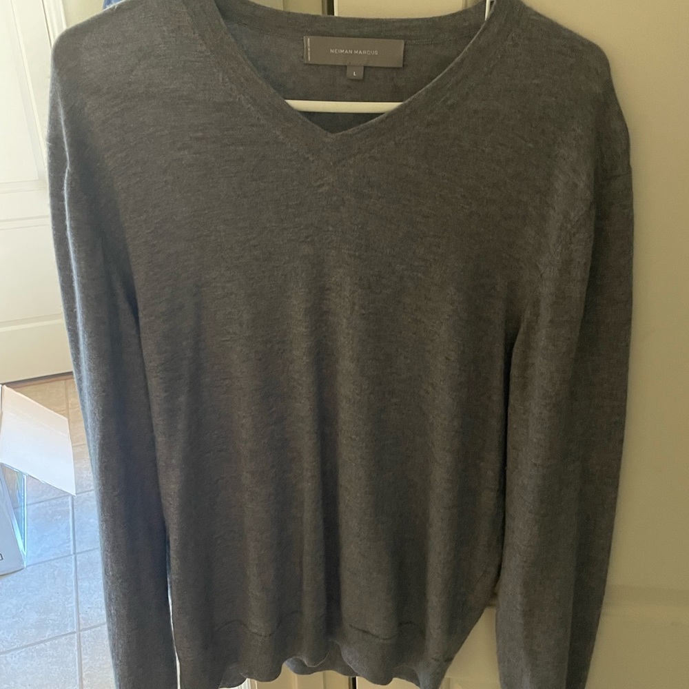Neiman Marcus Cashmere grey sweater. Used but good condition size Large